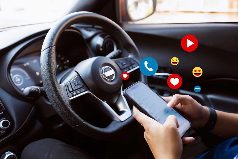 Driver using phone with social media notifications – leading cause of distracted driving-related crashes