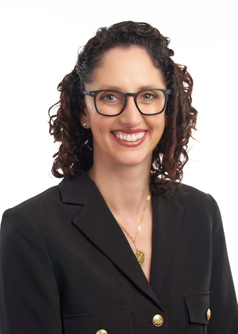 Danielle Headshot